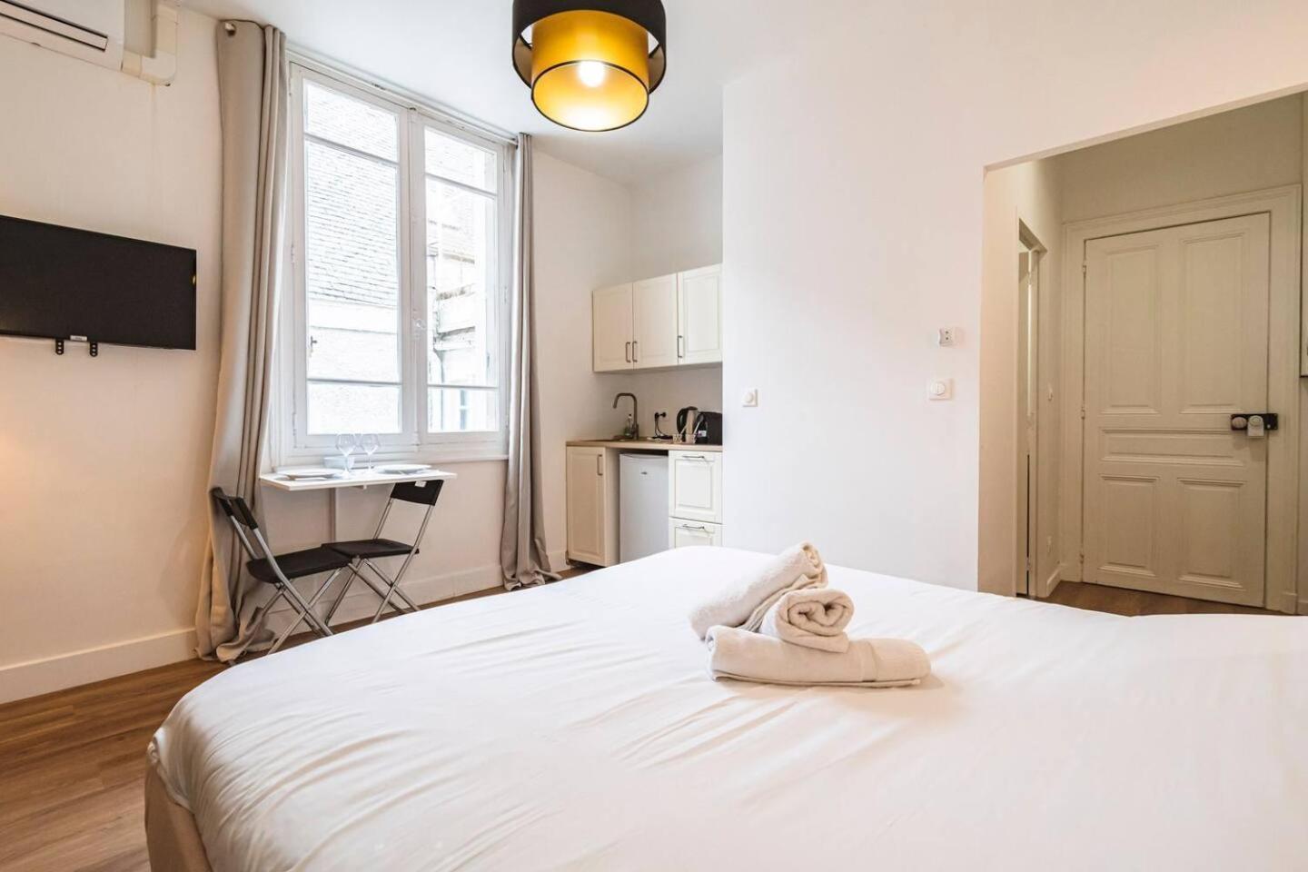Pink, Appartement En Plein Coeur De Реймс Екстериор снимка
