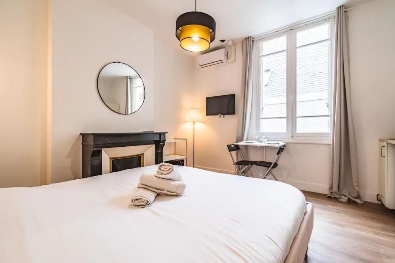 Pink, Appartement En Plein Coeur De Реймс Екстериор снимка