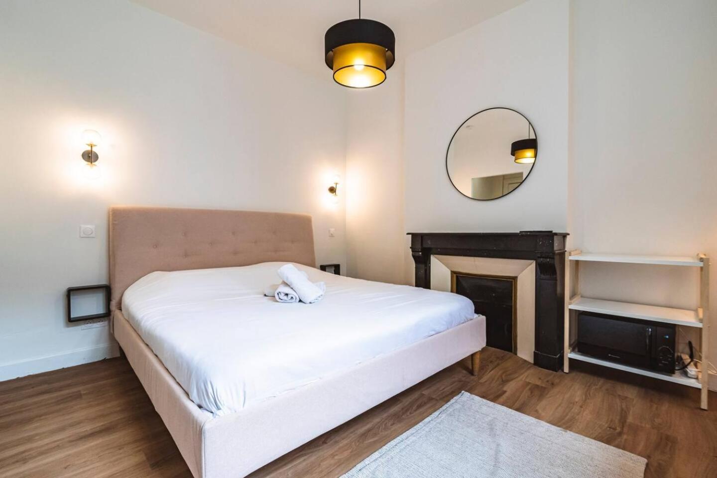 Pink, Appartement En Plein Coeur De Реймс Екстериор снимка