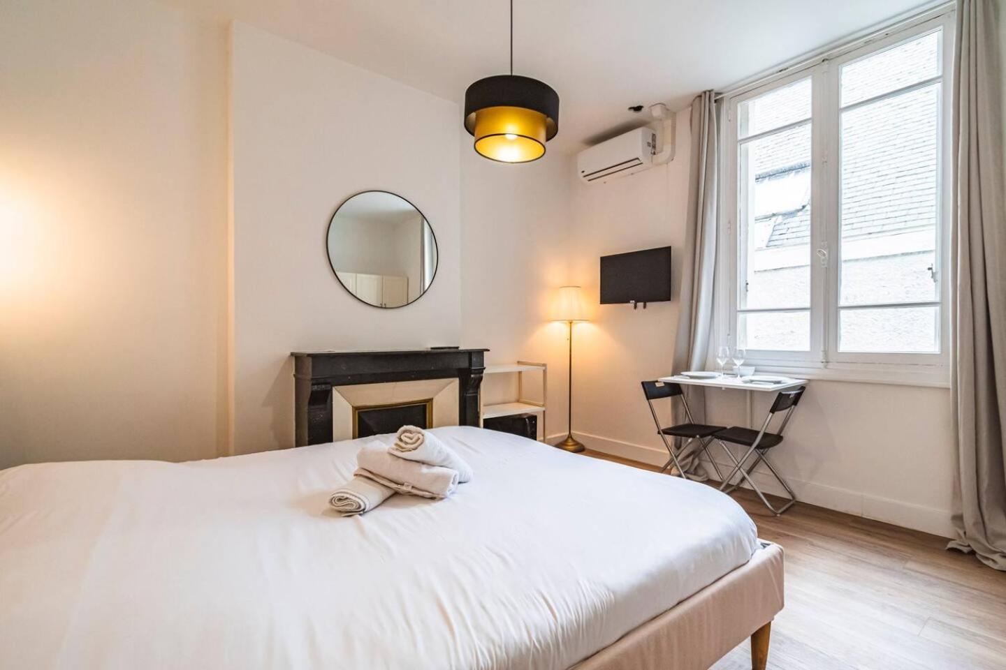 Pink, Appartement En Plein Coeur De Реймс Екстериор снимка